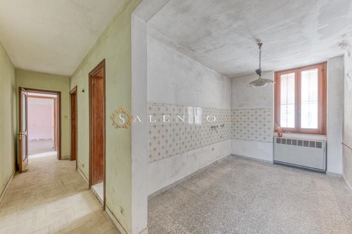 Image No.12-4 Bed House for sale