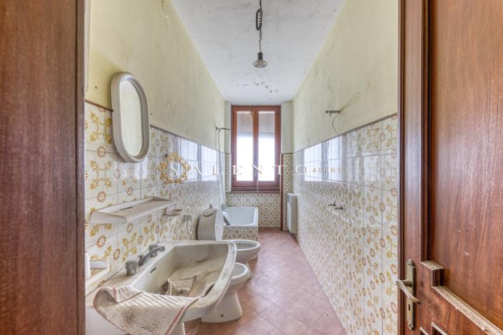 Image No.27-4 Bed House for sale