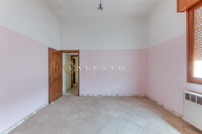 Image No.18-4 Bed House for sale