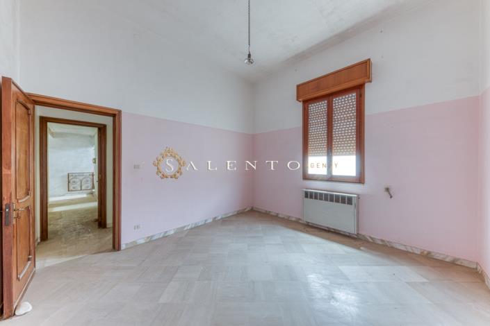 Image No.20-4 Bed House for sale