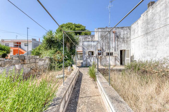 Image No.15-2 Bed House for sale