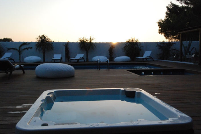 Image No.56-9 Bed Villa / Detached for sale