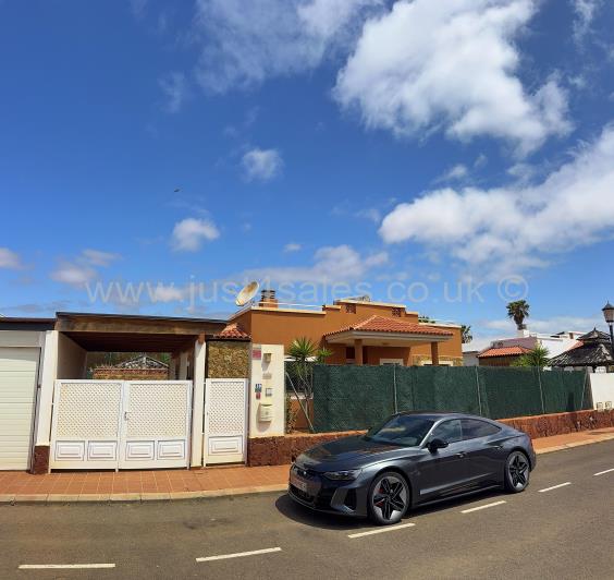 Image No.2-Villa de 4 chambres à vendre à Caleta De Fuste