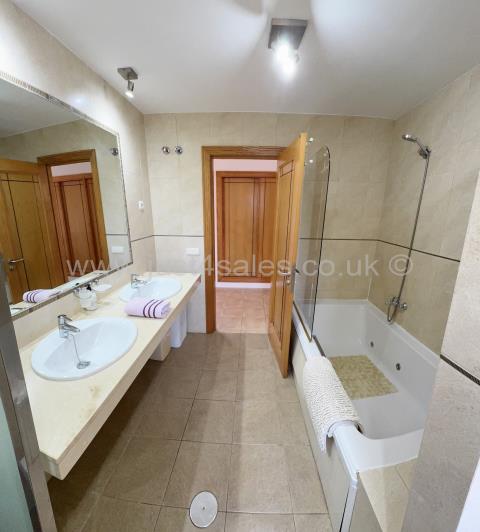 Image No.30-Villa de 4 chambres à vendre à Caleta De Fuste