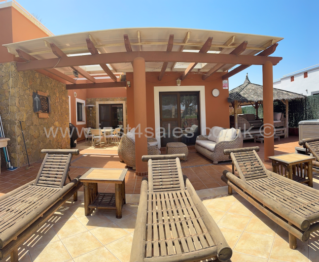 Image No.14-Villa de 4 chambres à vendre à Caleta De Fuste