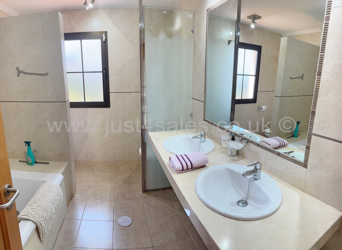 Image No.28-Villa de 4 chambres à vendre à Caleta De Fuste