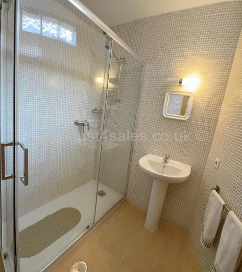 Image No.25-3 Bed Townhouse for sale