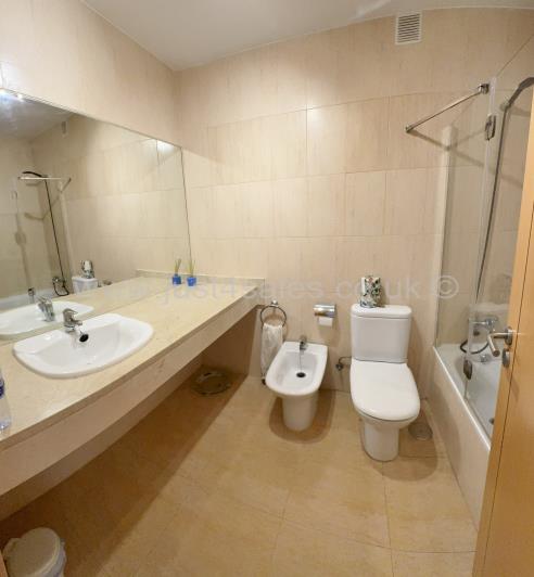 Image No.17-3 Bed Townhouse for sale