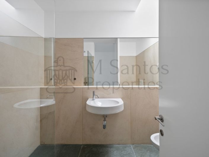 Image No.20-4 Bed House for sale