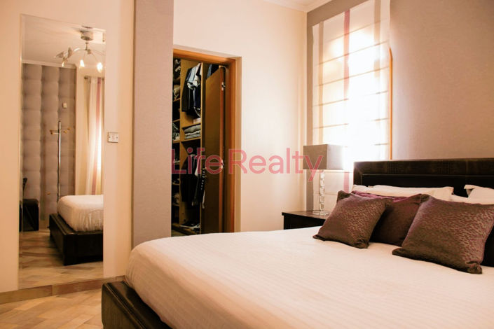 Image No.12-5 Bed House for sale