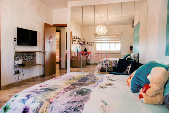 Image No.14-5 Bed House for sale