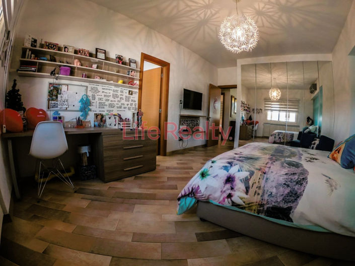 Image No.17-5 Bed House for sale