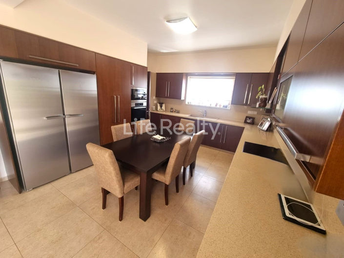 Image No.10-4 Bed House for sale