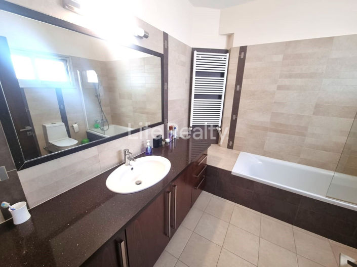 Image No.14-4 Bed House for sale