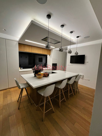 Image No.8-4 Bed House for sale