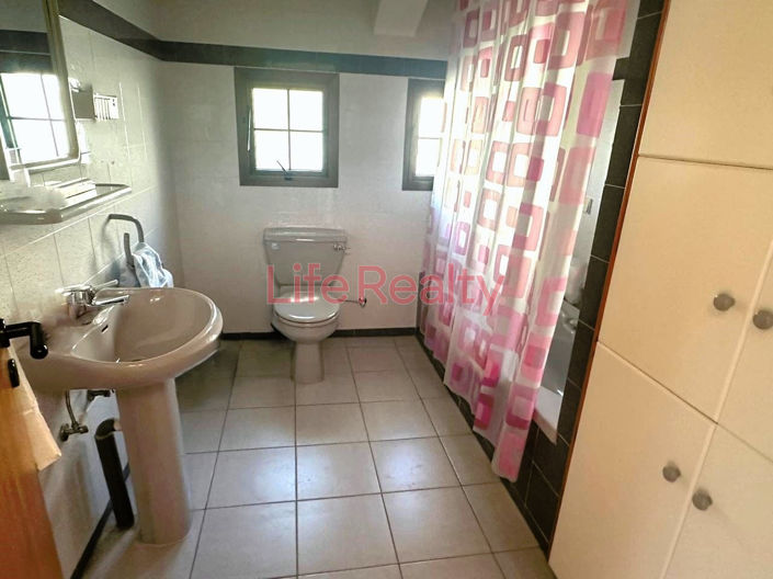 Image No.9-3 Bed House for sale