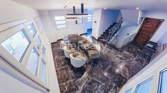 Image No.2-Maison de 5 chambres à vendre à Parekklisia