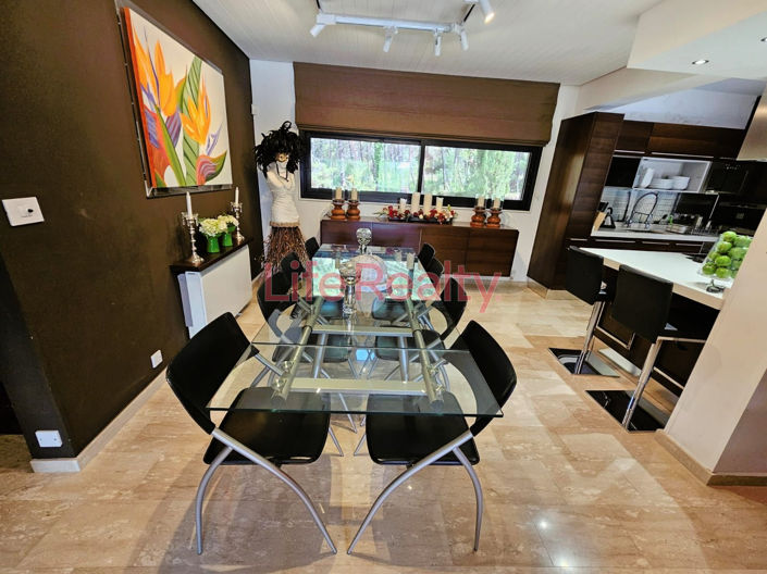 Image No.11-5 Bed House for sale