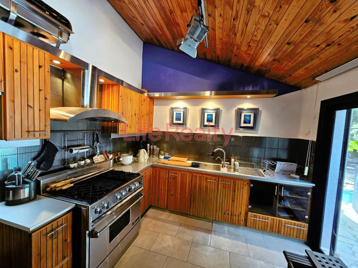 Image No.18-5 Bed House for sale