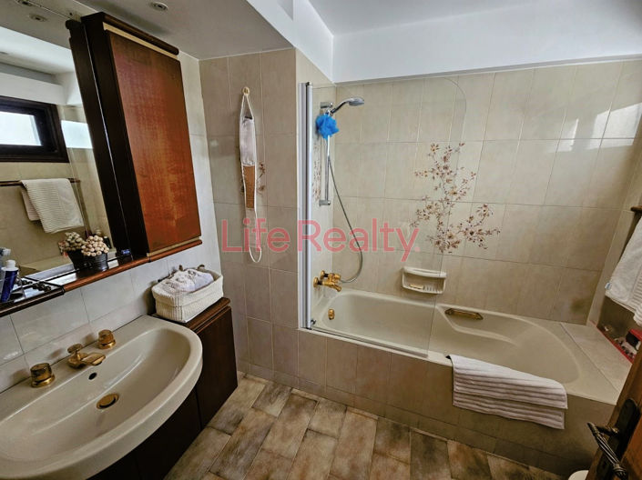 Image No.22-5 Bed House for sale