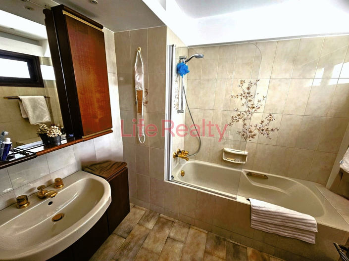 Image No.23-5 Bed House for sale