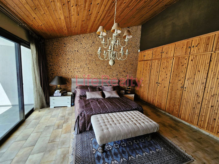 Image No.7-5 Bed House for sale