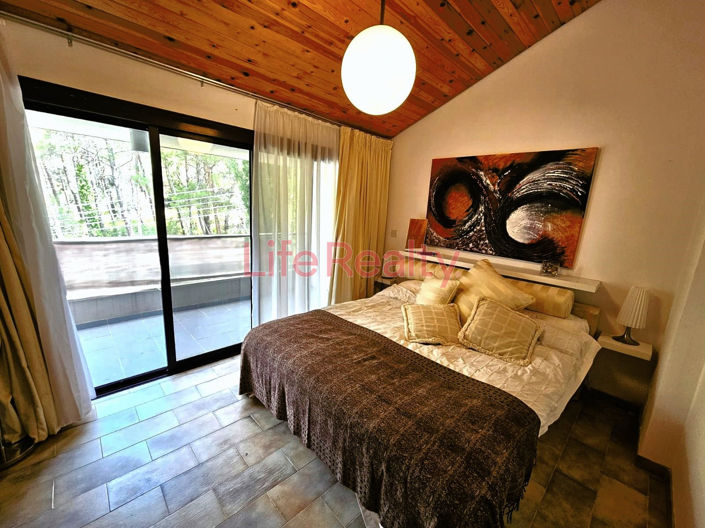 Image No.9-5 Bed House for sale