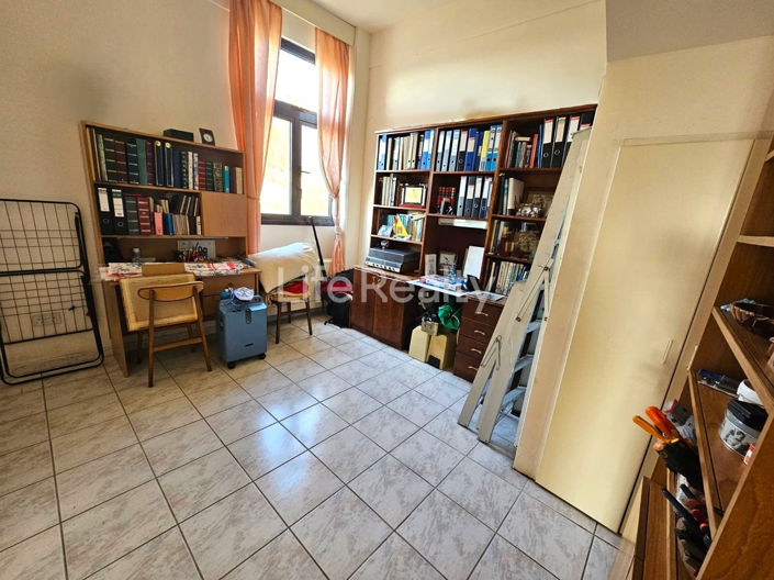 Image No.22-6 Bed House for sale