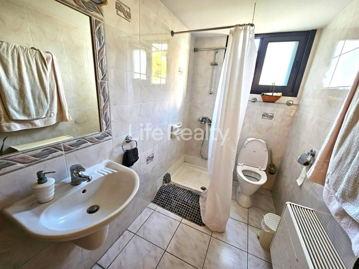 Image No.24-6 Bed House for sale