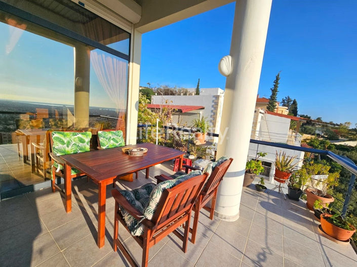 Image No.26-6 Bed House for sale