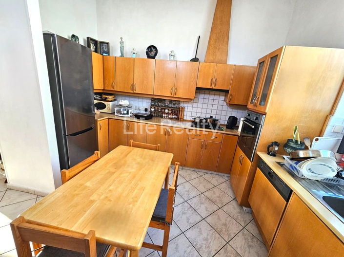 Image No.12-6 Bed Property for sale