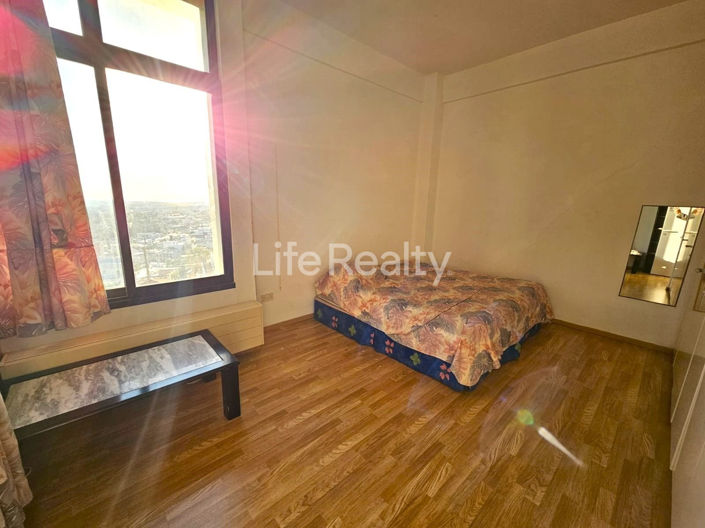 Image No.20-6 Bed Property for sale