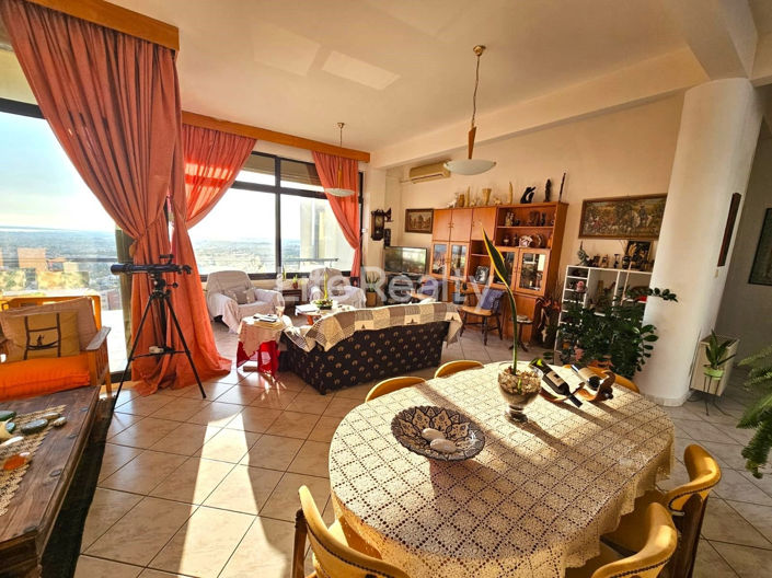 Image No.5-6 Bed Property for sale