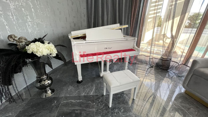 Image No.5-5 Bed House for sale