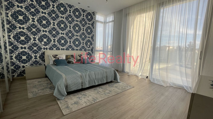 Image No.6-5 Bed House for sale