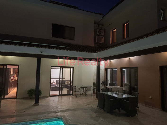 Image No.17-3 Bed House for sale