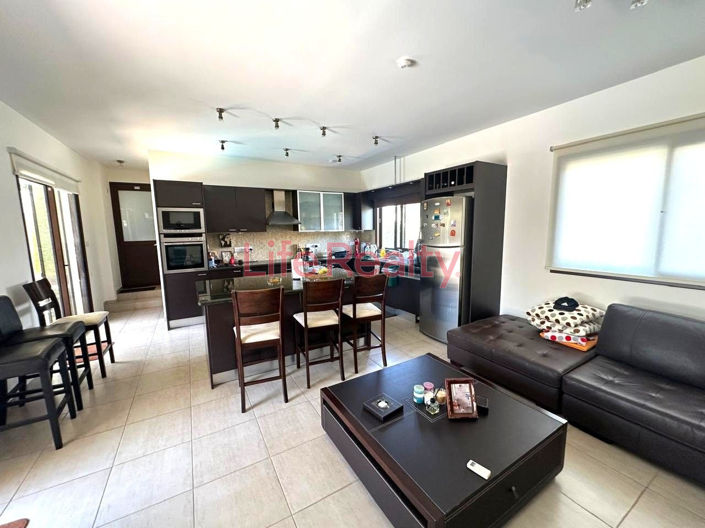 Image No.4-3 Bed House for sale