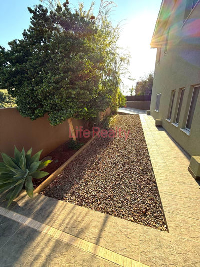 Image No.11-5 Bed House for sale