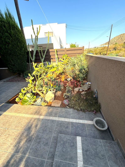 Image No.12-5 Bed House for sale