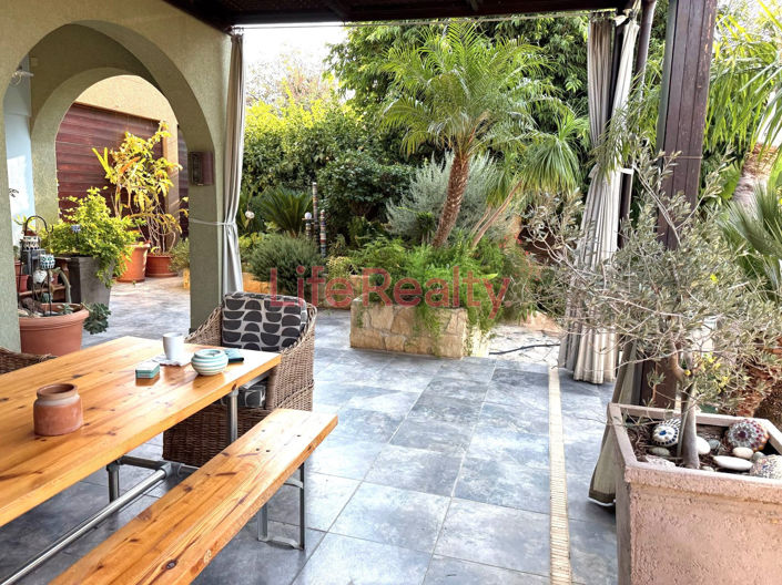 Image No.4-5 Bed House for sale