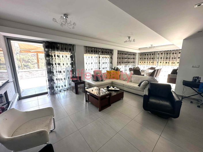 Image No.3-4 Bed House for sale