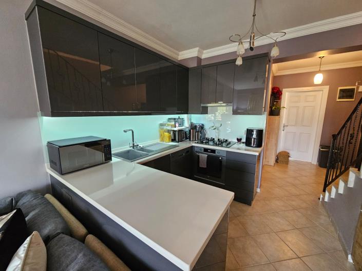 Image No.6-3 Bed Duplex for sale