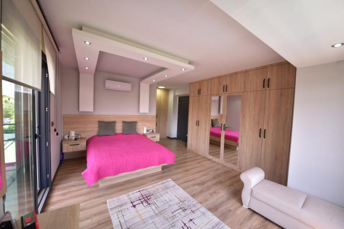 Image No.16-4 Bed Villa / Detached for sale