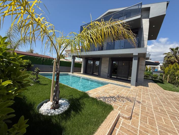 Image No.32-4 Bed Villa / Detached for sale