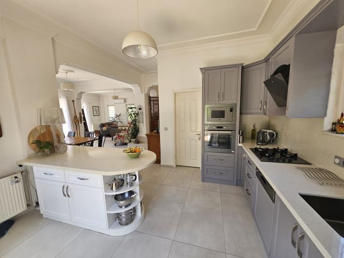 Image No.13-3 Bed Villa / Detached for sale