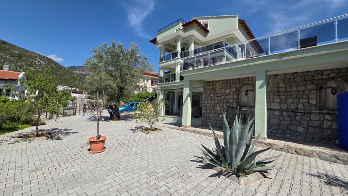 Image No.39-5 Bed Villa / Detached for sale