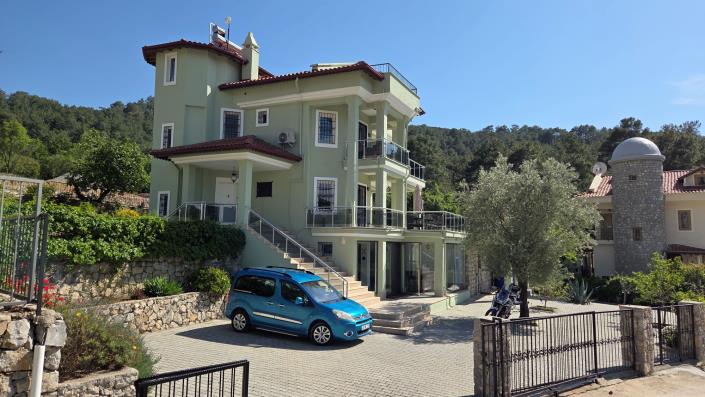 Image No.40-5 Bed Villa / Detached for sale