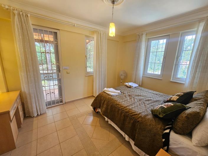 Image No.14-4 Bed Villa / Detached for sale