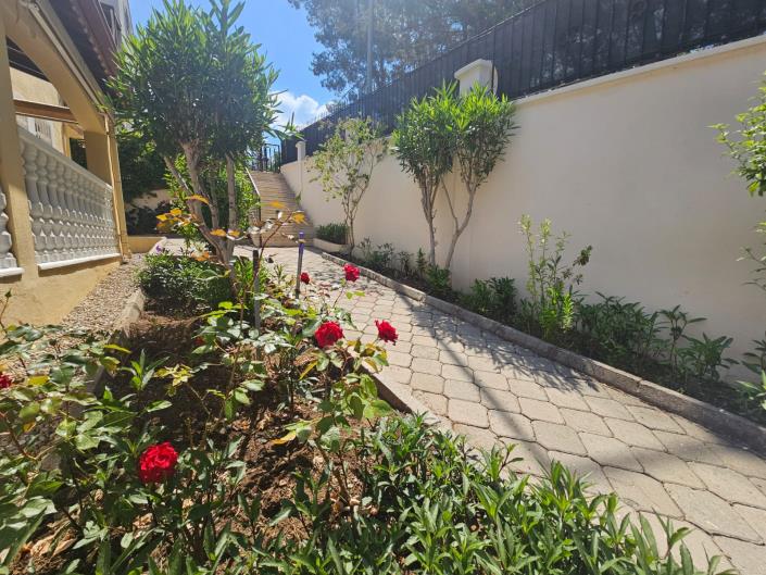 Image No.28-4 Bed Villa / Detached for sale