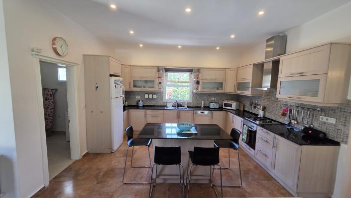 Image No.15-4 Bed Villa / Detached for sale